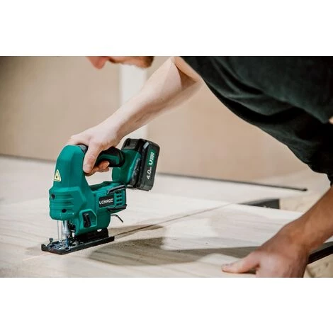 VONROC Akku-Stichsäge VPower 20V, Komplettset Mit 1x 4.0Ah Akku, Schnellladegerät, Sägeblättern, Parallelführung Und Aufbewahrungstasche 4 VONROC Akku-Stichsäge VPower 20V, Komplettset Mit 1x 4.0Ah Akku, Schnellladegerät, Sägeblättern, Parallelführung Und Aufbewahrungstasche – Bild 2